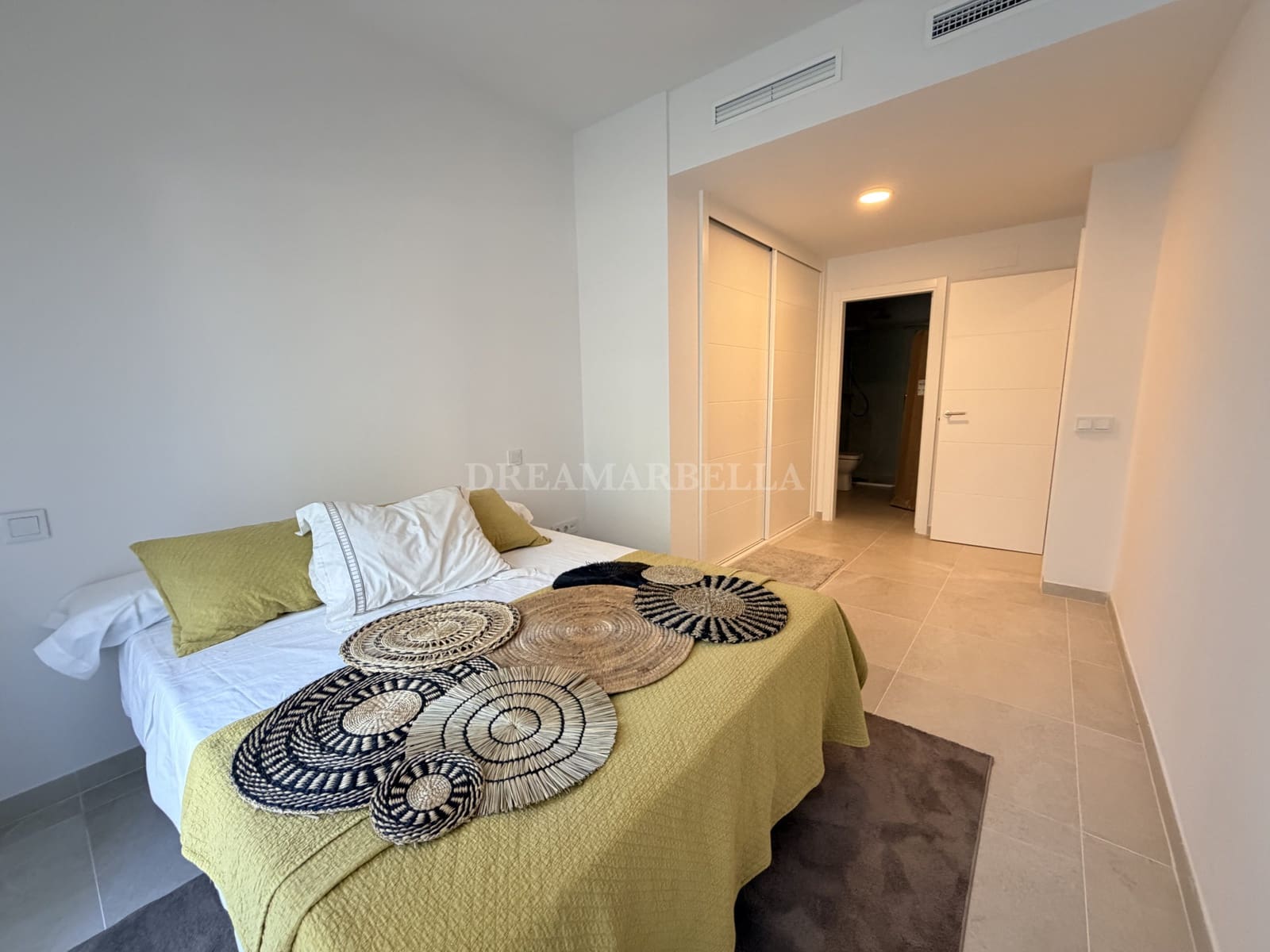 2 sovrum Lägenhet att hyra i Estepona med pool garage - 2 500 € (Ref: 10000215)