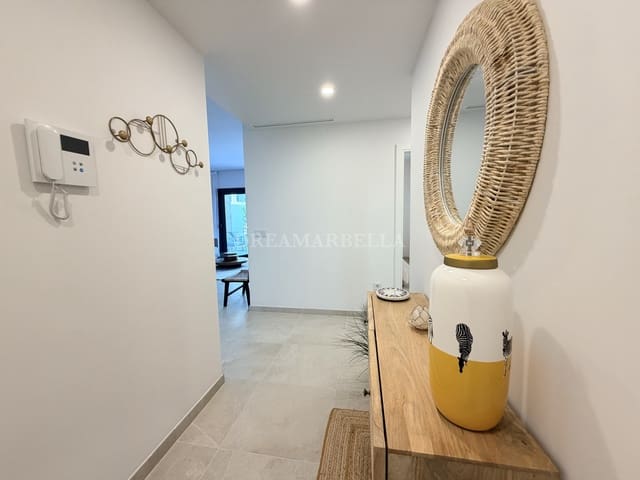 Apartamento de 2 habitaciones en Estepona en alquiler con piscina garaje - 2.500 € (Ref: 10000215)