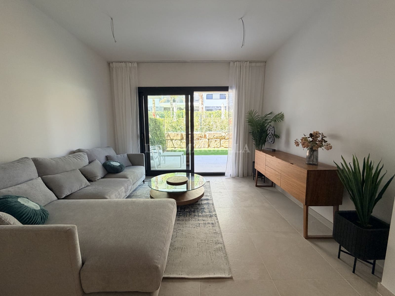 2 sovrum Lägenhet att hyra i Estepona med pool garage - 2 500 € (Ref: 10000215)