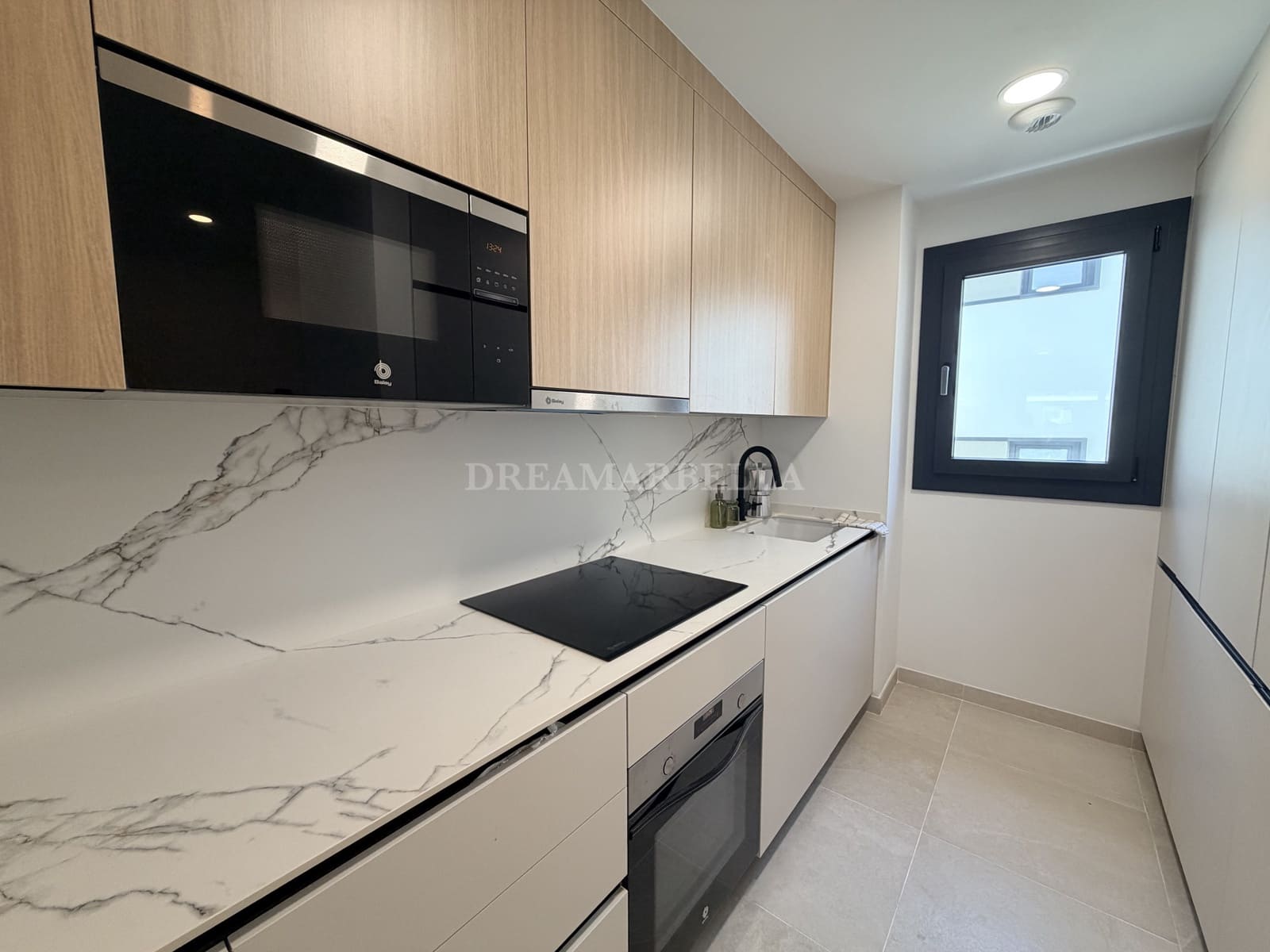 2 makuuhuone Huoneisto vuokrattavana paikassa Estepona mukana uima-altaan 
autotalli - 2 500 € (Ref: 10000216)