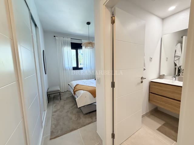 Appartement de 2 chambres à louer à Estepona avec piscine garage - 2 500 € (Ref: 10000216)