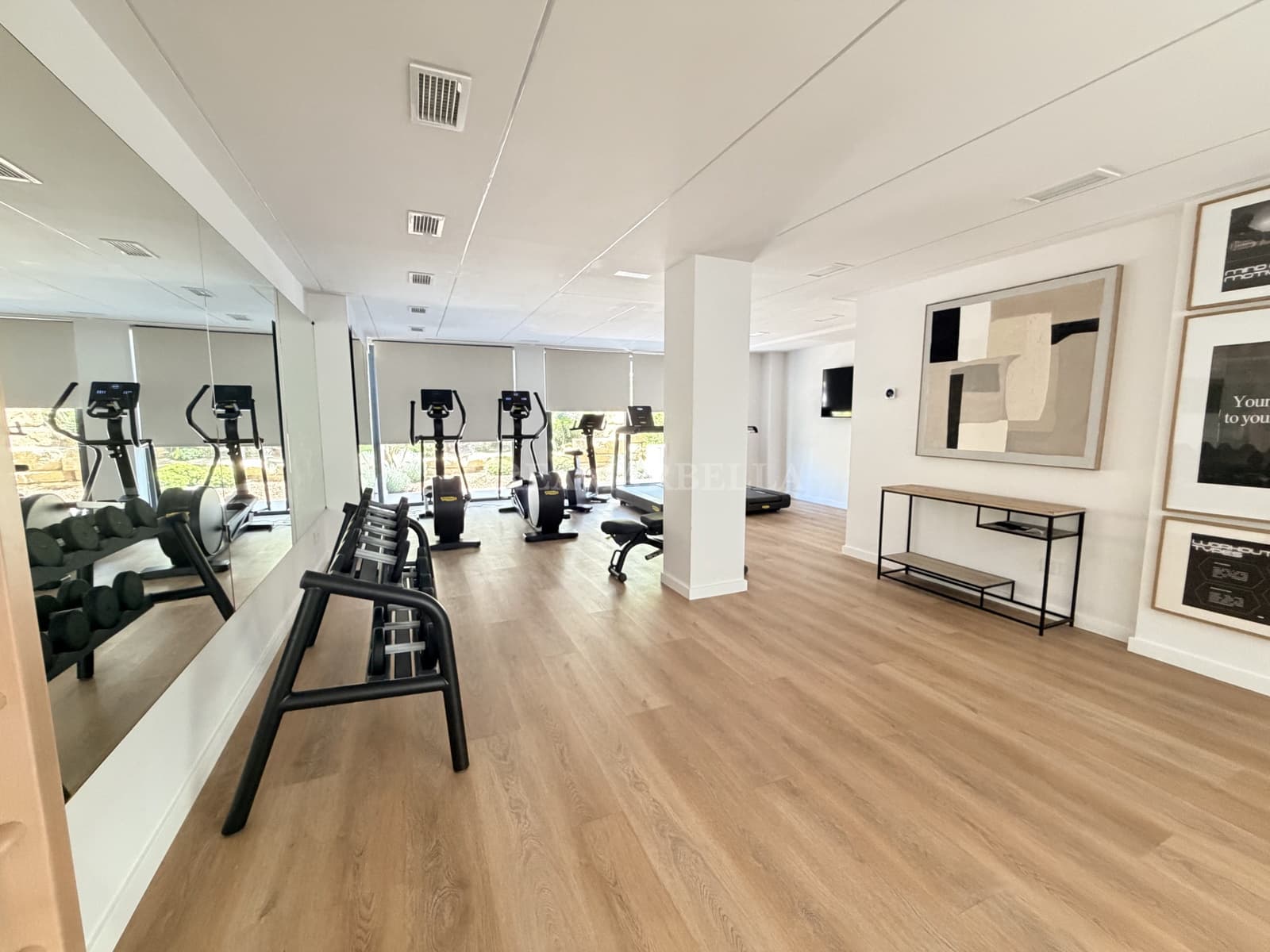 2 bedroom Apartment for rent in Estepona with pool garage - € 2,500 (Ref: 10000216)