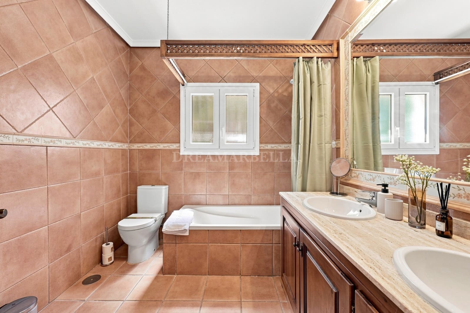 Villa/Maison de 4 chambres à louer à Atalaya-Isdabe avec piscine garage - 8 500 € (Ref: 10007469)