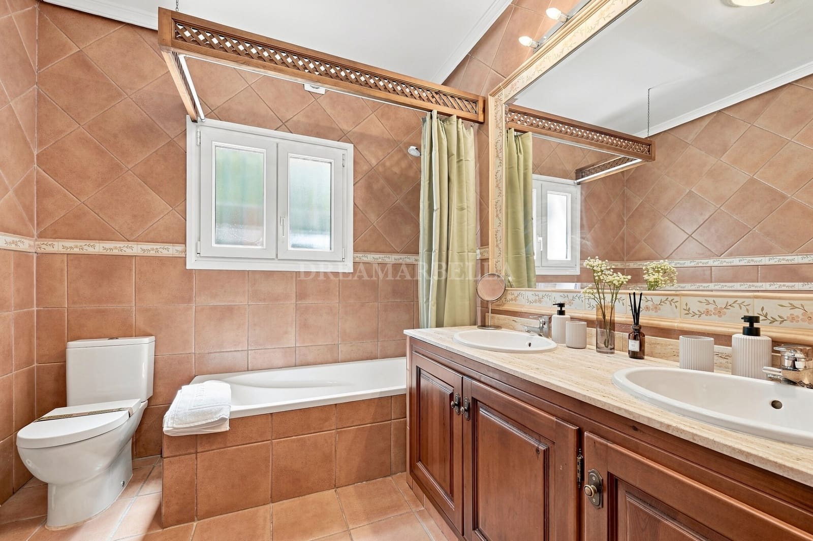 Villa/Maison de 4 chambres à louer à Atalaya-Isdabe avec piscine garage - 8 500 € (Ref: 10007469)