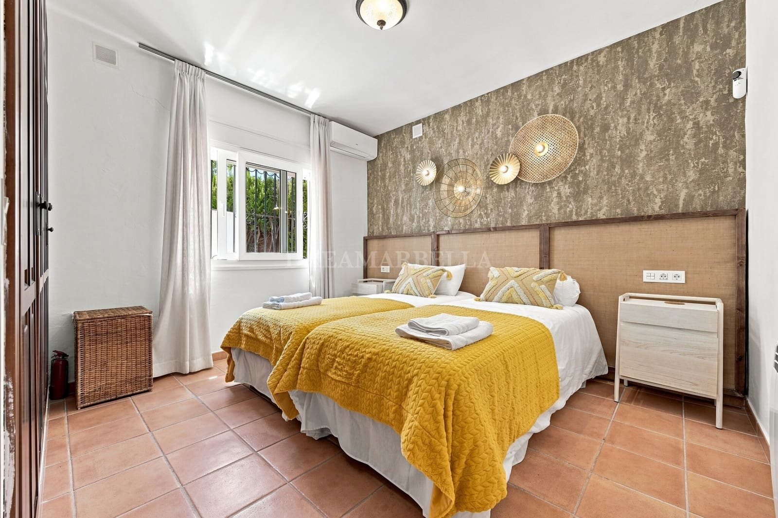Villa/Maison de 4 chambres à louer à Atalaya-Isdabe avec piscine garage - 8 500 € (Ref: 10007469)