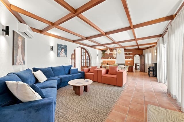 Villa/Maison de 4 chambres à louer à Atalaya-Isdabe, Estepona avec piscine garage - 8 500 € (Ref: 10007469)