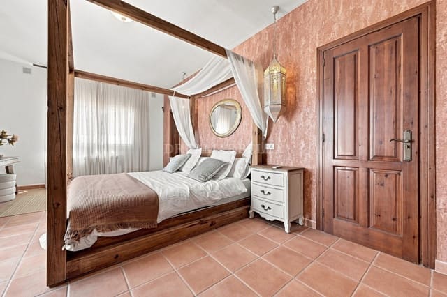 Villa/Maison de 4 chambres à louer à Atalaya-Isdabe, Estepona avec piscine garage - 8 500 € (Ref: 10007469)