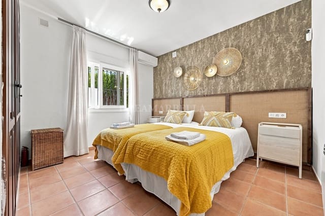Villa/Maison de 4 chambres à louer à Atalaya-Isdabe, Estepona avec piscine garage - 8 500 € (Ref: 10007469)