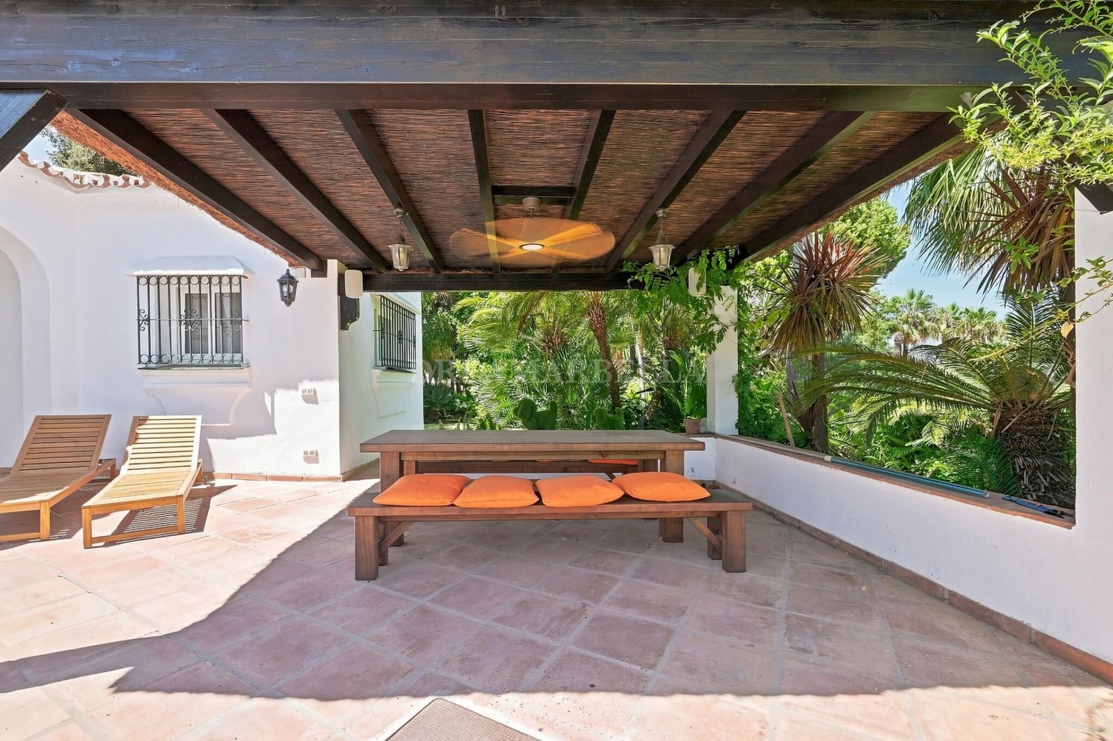 Villa/Maison de 4 chambres à louer à Atalaya-Isdabe avec piscine garage - 8 500 € (Ref: 10007469)