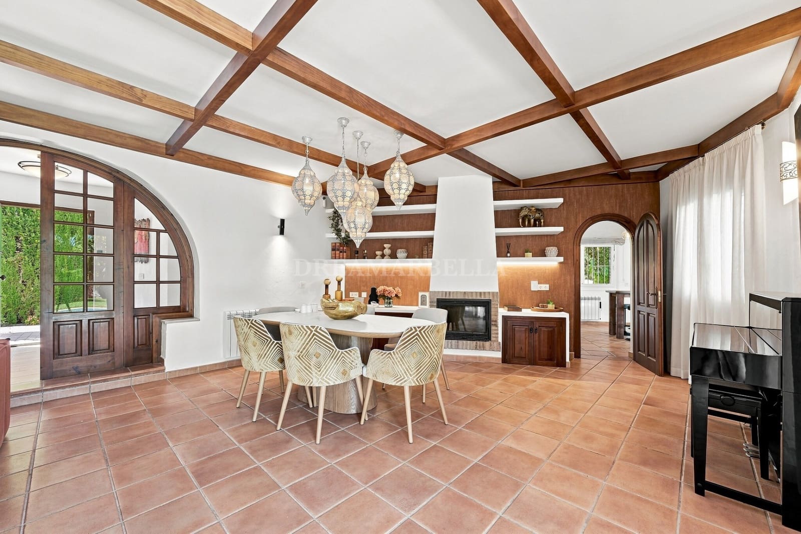 Villa/Maison de 4 chambres à louer à Atalaya-Isdabe avec piscine garage - 8 500 € (Ref: 10007469)