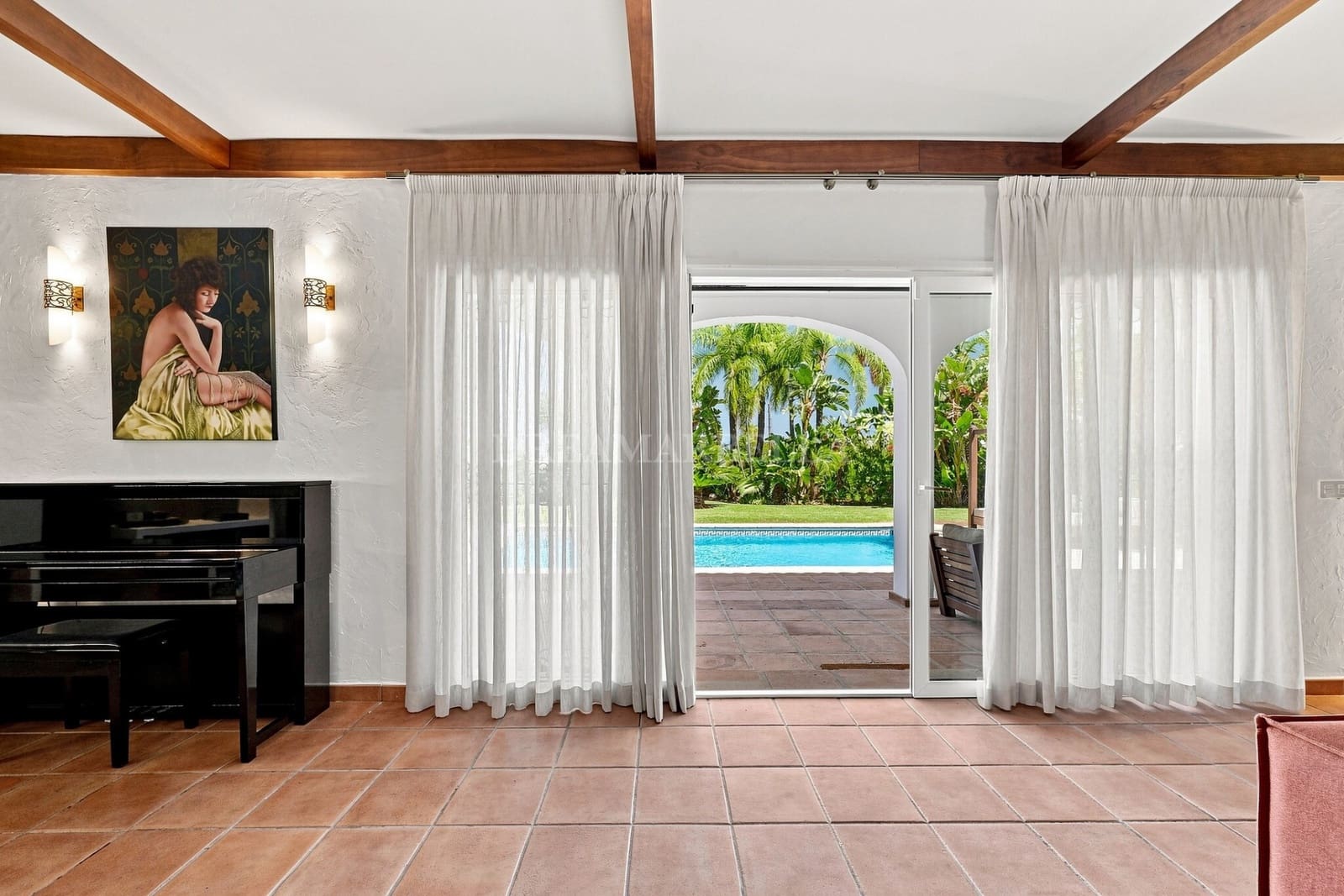 Villa/Maison de 4 chambres à louer à Atalaya-Isdabe avec piscine garage - 8 500 € (Ref: 10007469)