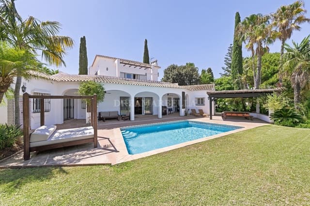 Villa/Maison de 4 chambres à louer à Atalaya-Isdabe, Estepona avec piscine garage - 8 500 € (Ref: 10007469)