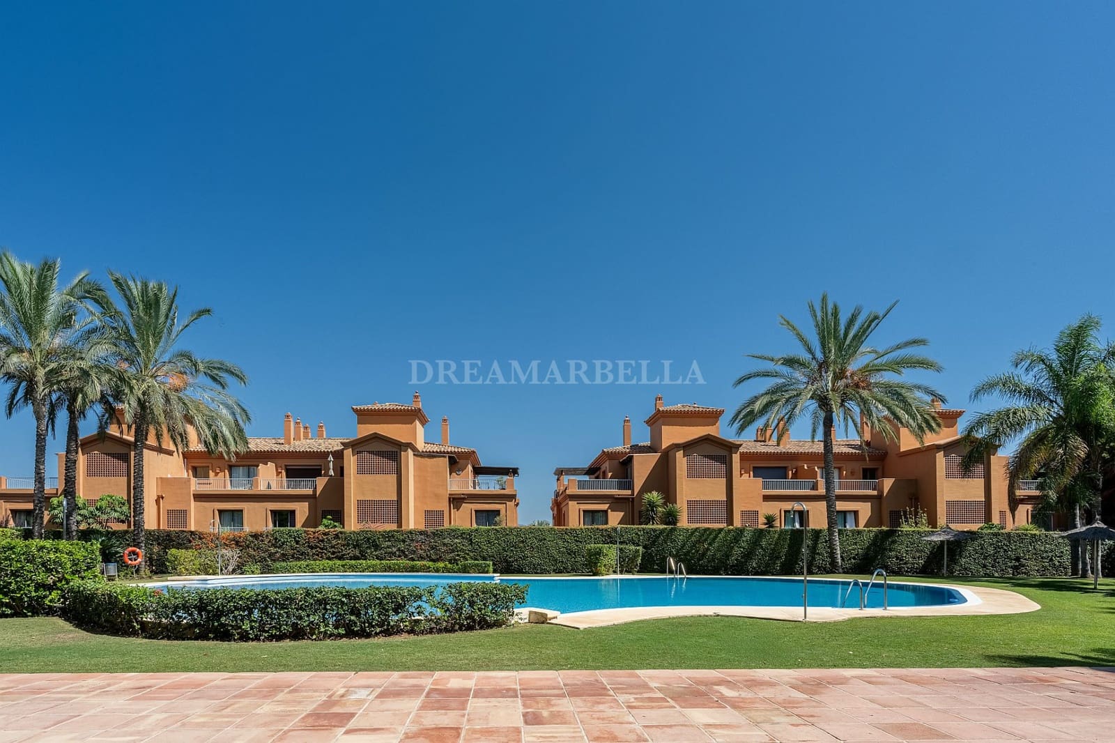 2 sypialnia Apartament do wynajęcia w Estepona z basenem garażem - 2 500 € (Ref: 10013459)