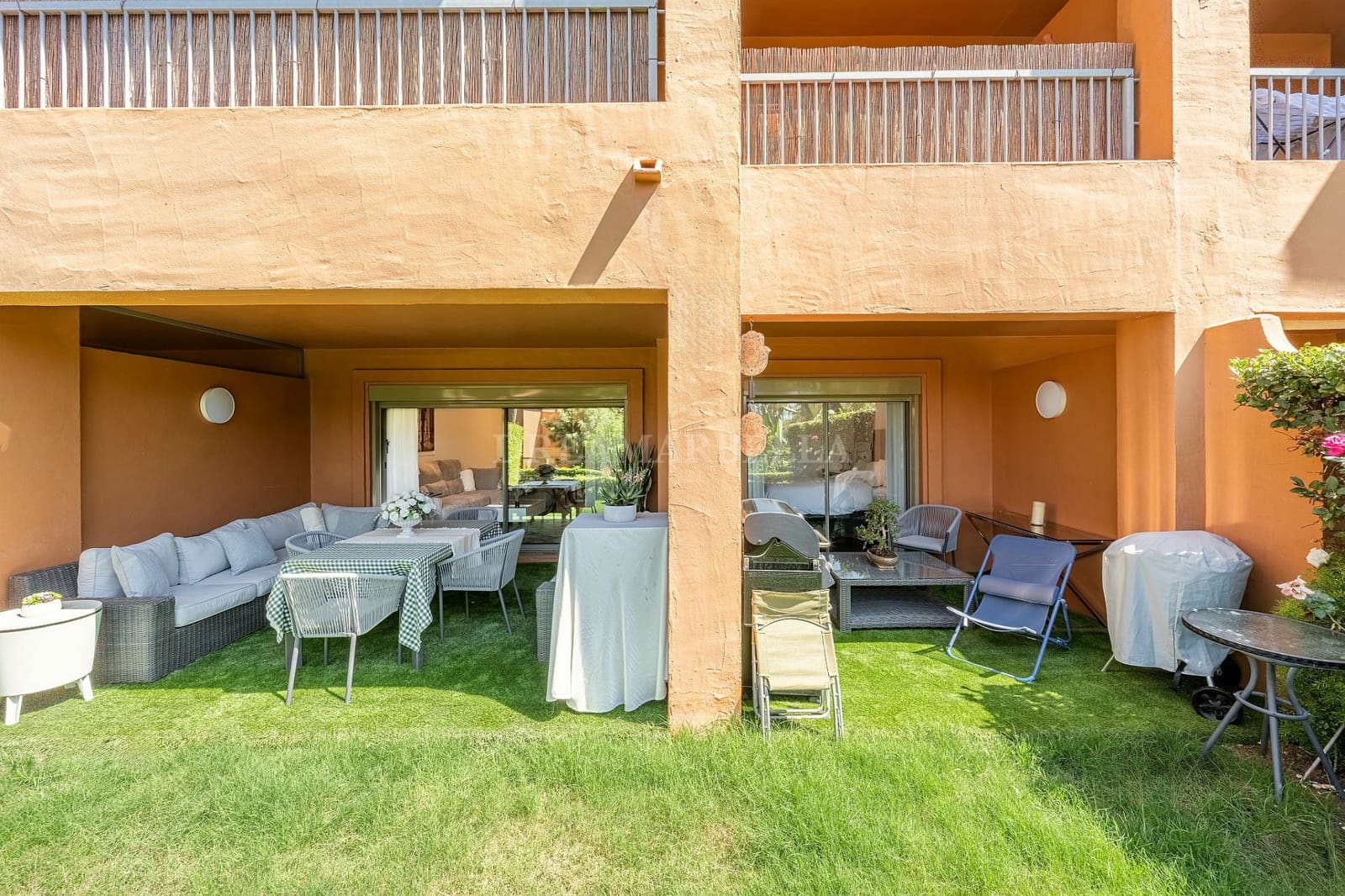 2 sypialnia Apartament do wynajęcia w Estepona z basenem garażem - 2 500 € (Ref: 10013459)