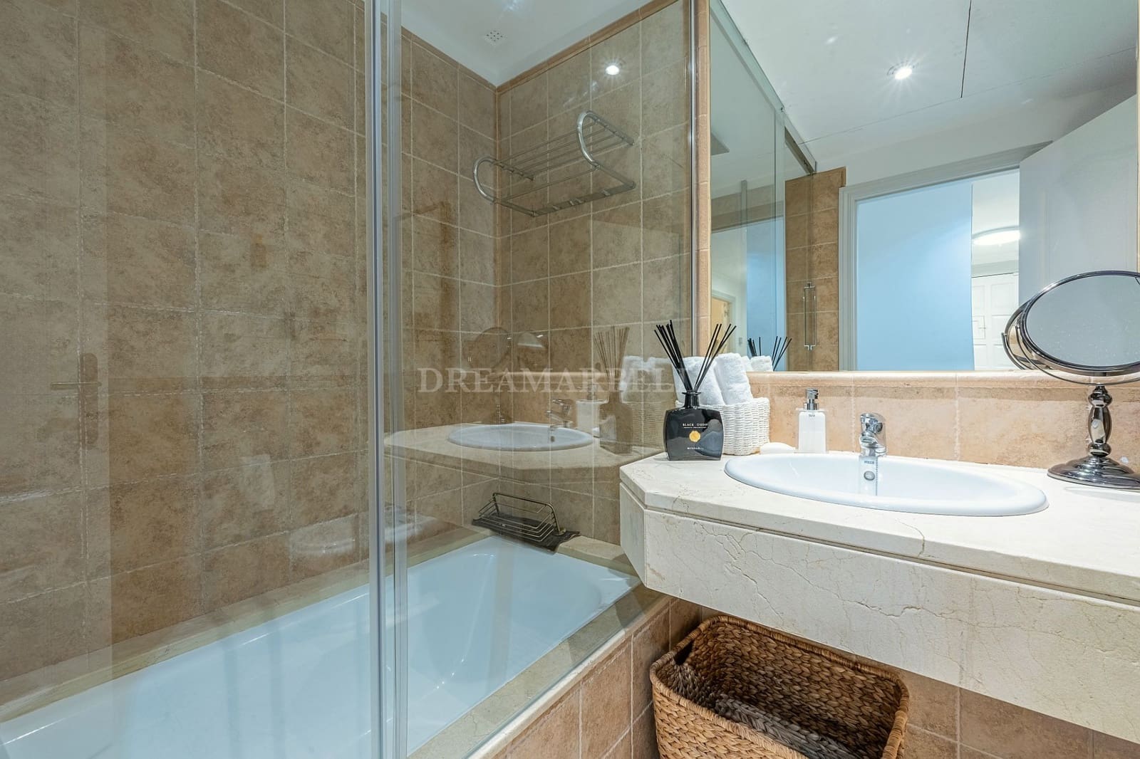 2 sypialnia Apartament do wynajęcia w Estepona z basenem garażem - 2 500 € (Ref: 10013459)