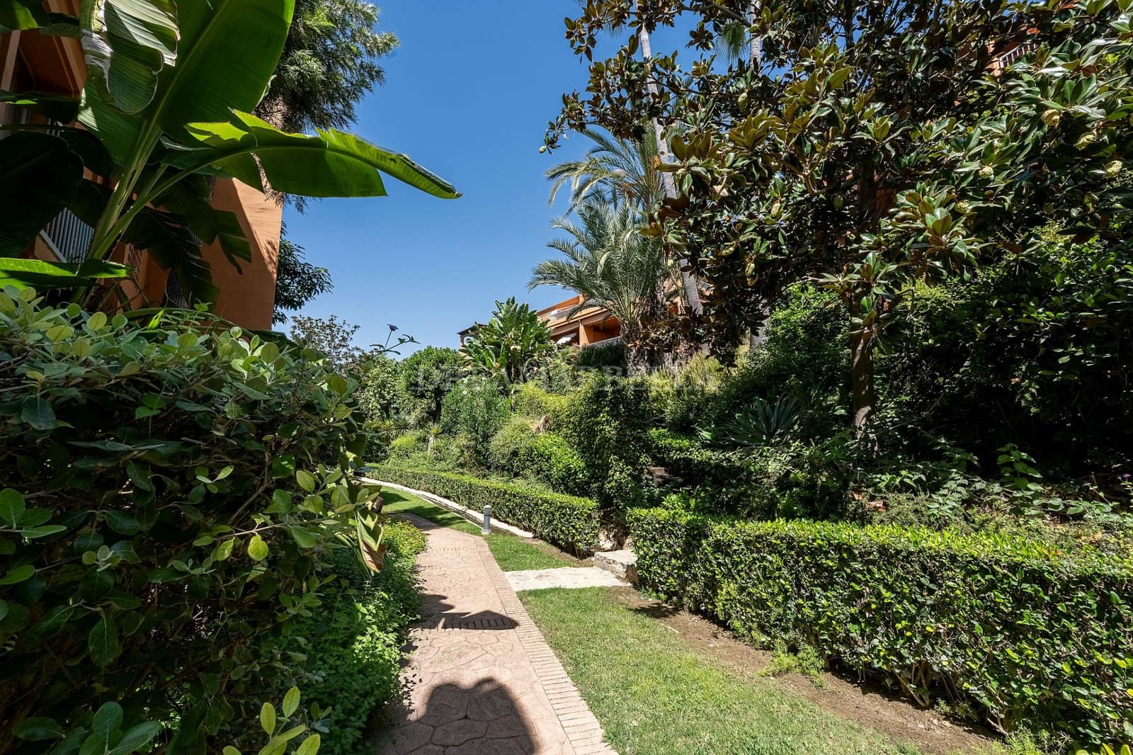 2 sypialnia Apartament do wynajęcia w Estepona z basenem garażem - 2 500 € (Ref: 10013459)