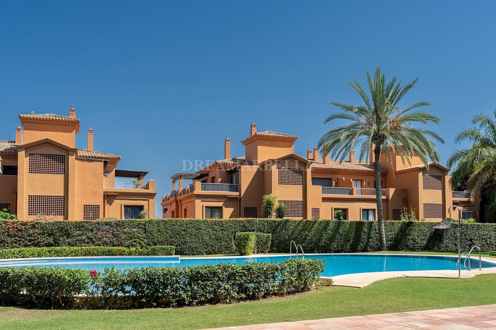 2 sypialnia Apartament do wynajęcia w Estepona z basenem garażem - 2 500 € (Ref: 10013459)