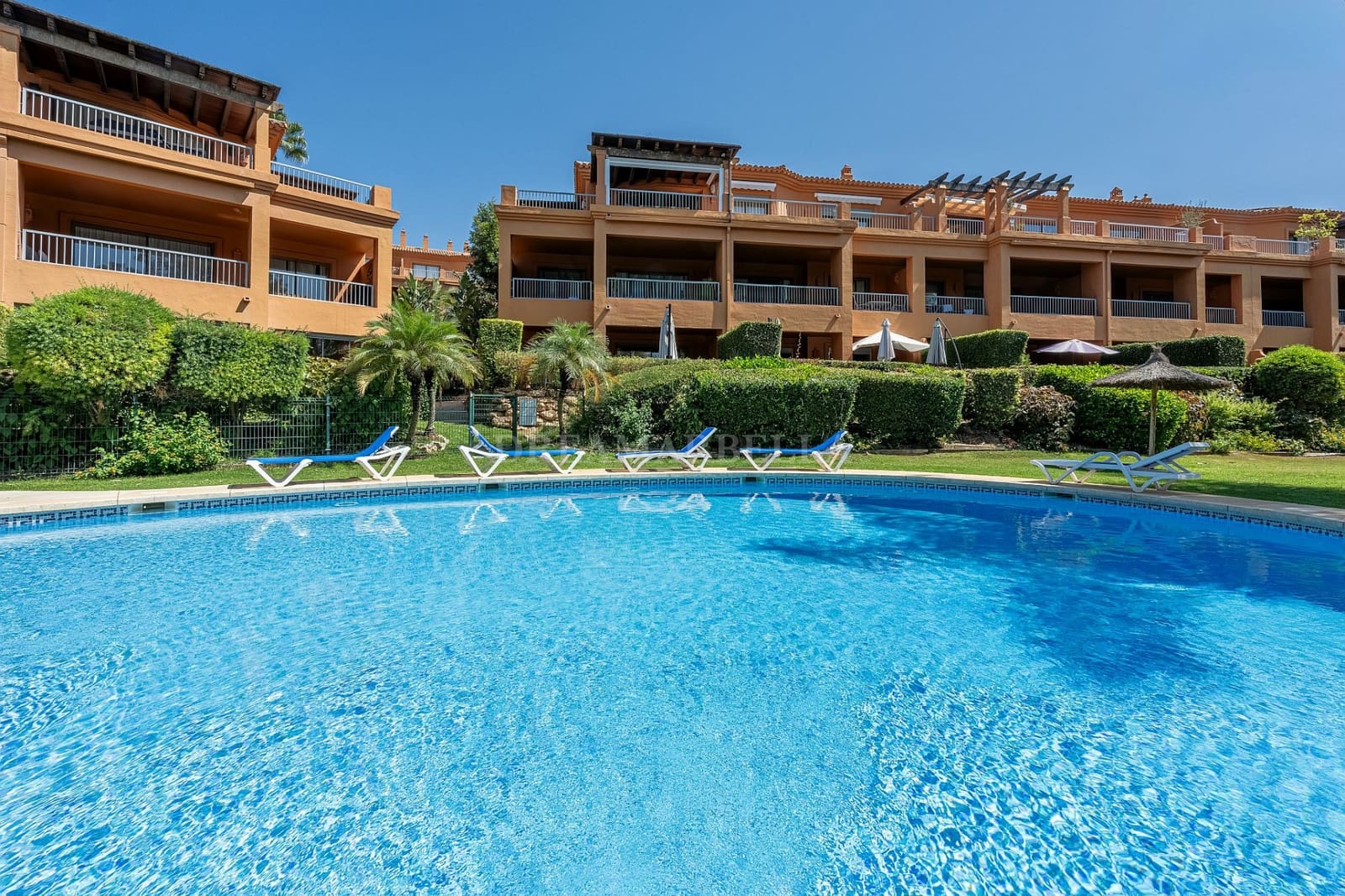 2 sypialnia Apartament do wynajęcia w Estepona z basenem garażem - 2 500 € (Ref: 10013459)