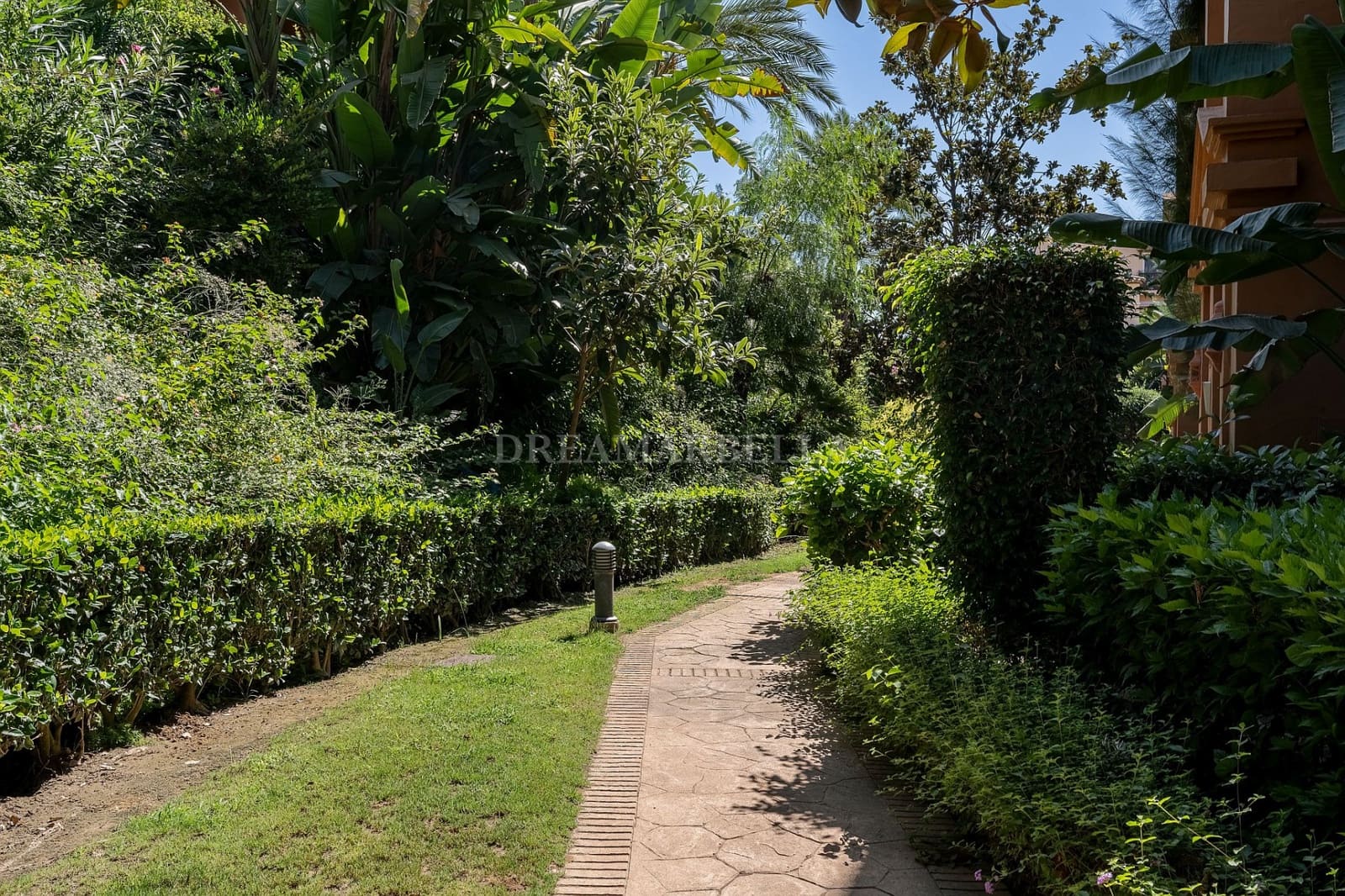 2 sypialnia Apartament do wynajęcia w Estepona z basenem garażem - 2 500 € (Ref: 10013459)