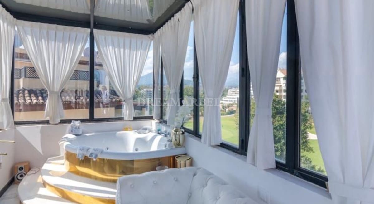 3 Zimmer Penthouse zu verkaufen in Guadalmina mit Pool Garage - 720.000 € (Ref: 9911403)