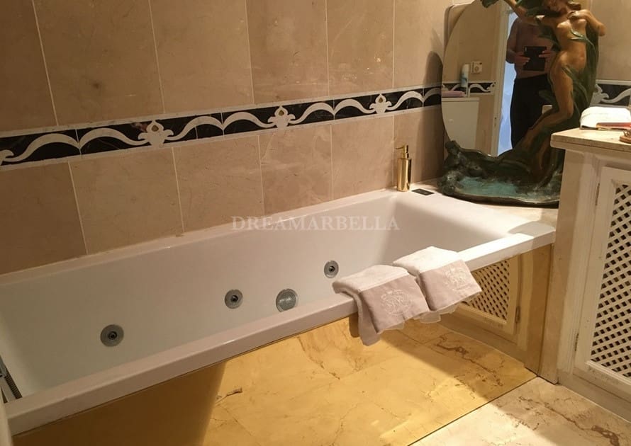 3 Zimmer Penthouse zu verkaufen in Guadalmina mit Pool Garage - 720.000 € (Ref: 9911403)