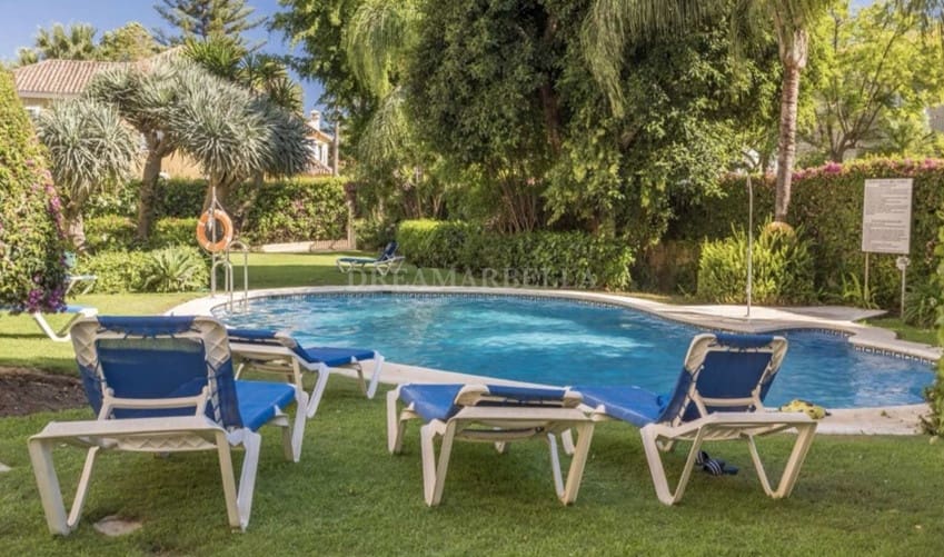 3 Zimmer Penthouse zu verkaufen in Guadalmina mit Pool Garage - 720.000 € (Ref: 9911403)