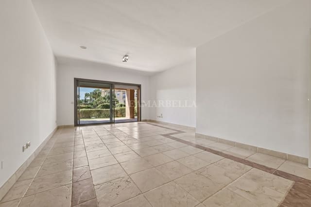 2 soverom Leilighet til salgs i Estepona med svømmebasseng garasje - € 515 000 (Ref: 9911404)