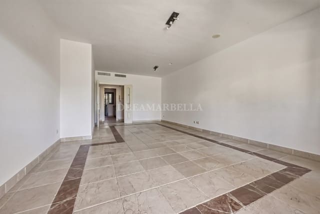2 soverom Leilighet til salgs i Estepona med svømmebasseng garasje - € 480 000 (Ref: 9911404)