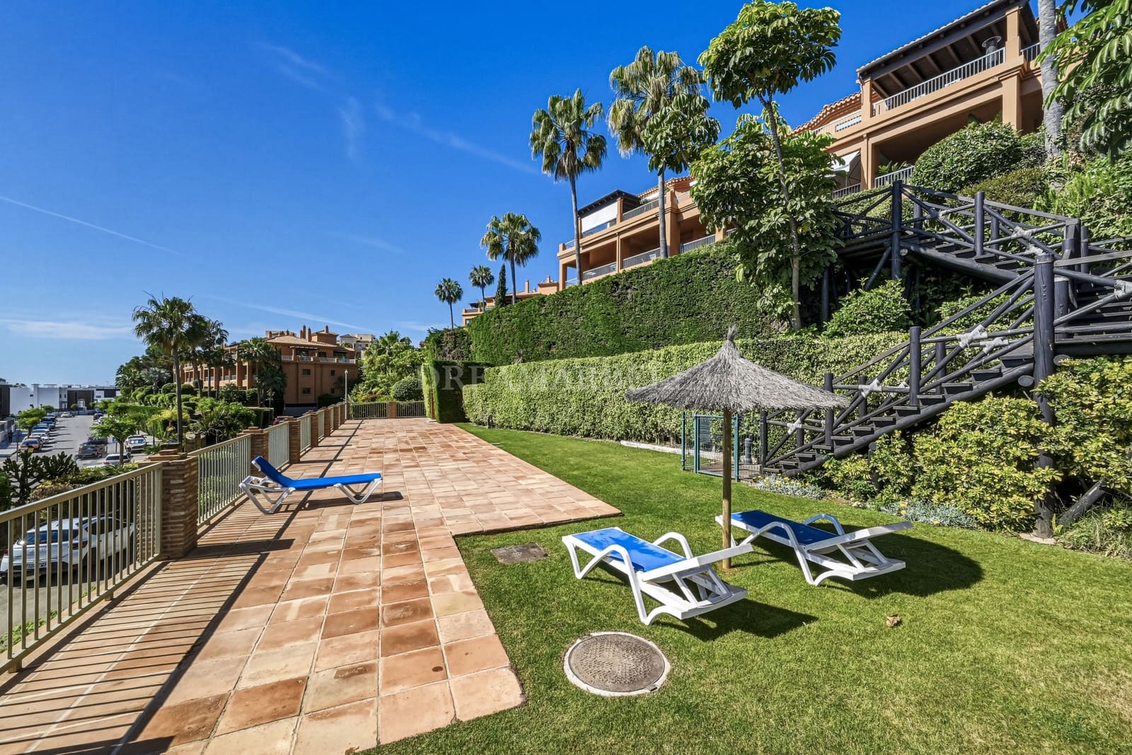 2 soverom Leilighet til salgs i Estepona med svømmebasseng garasje - € 515 000 (Ref: 9911404)