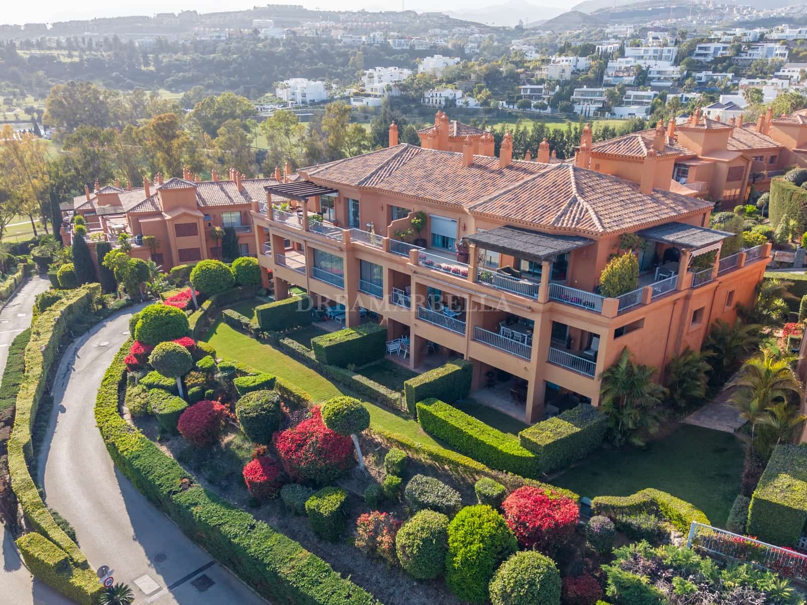 2 soverom Leilighet til salgs i Estepona med svømmebasseng garasje - € 515 000 (Ref: 9911404)