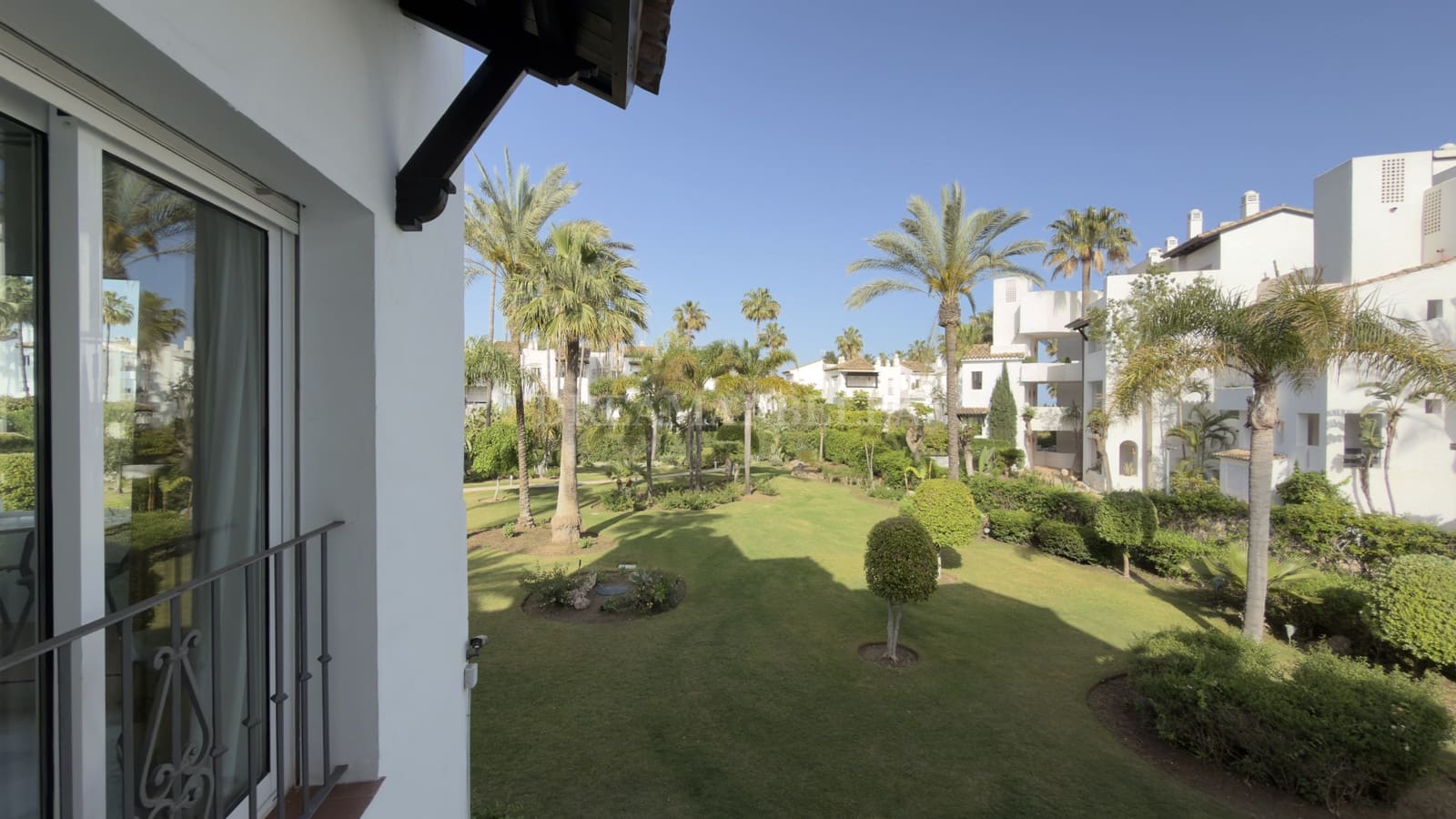 3 bedroom Apartment for sale in Costalita with pool garage - € 715,000 (Ref: 9911405)