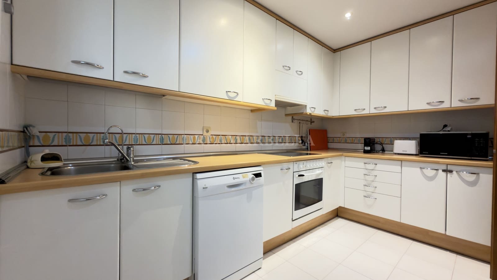 3 bedroom Apartment for sale in Costalita with pool garage - € 715,000 (Ref: 9911405)