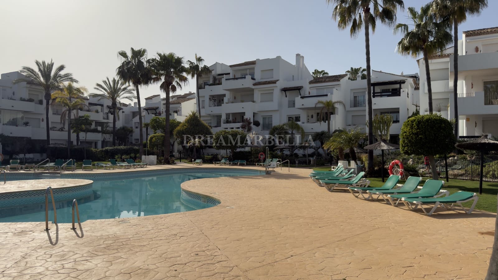 3 bedroom Apartment for sale in Costalita with pool garage - € 715,000 (Ref: 9911405)