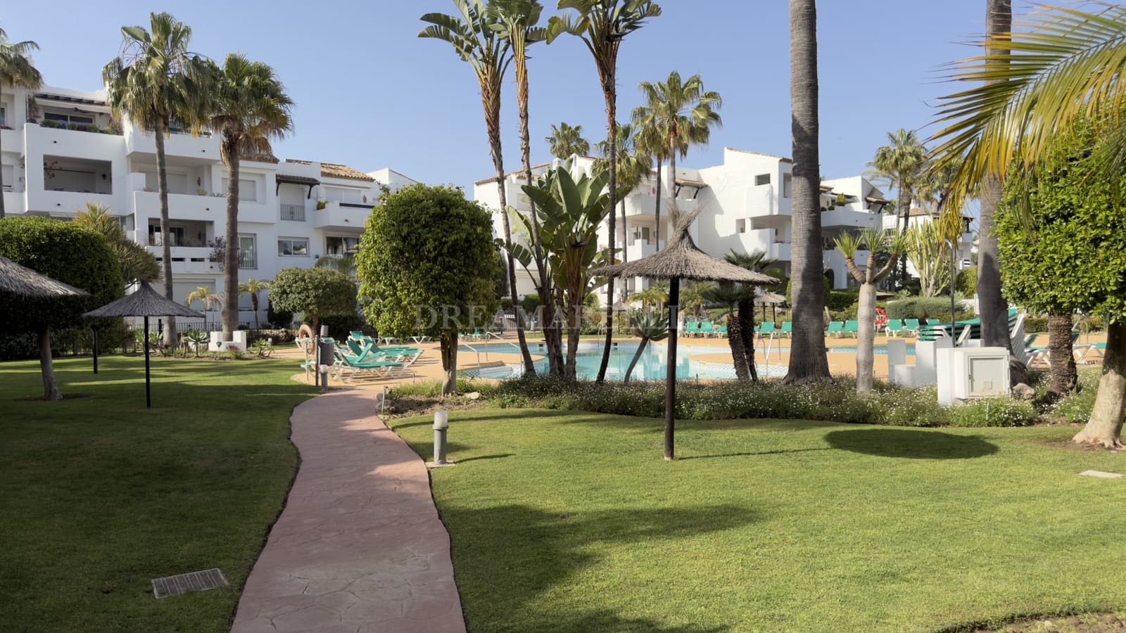 3 bedroom Apartment for sale in Costalita with pool garage - € 715,000 (Ref: 9911405)