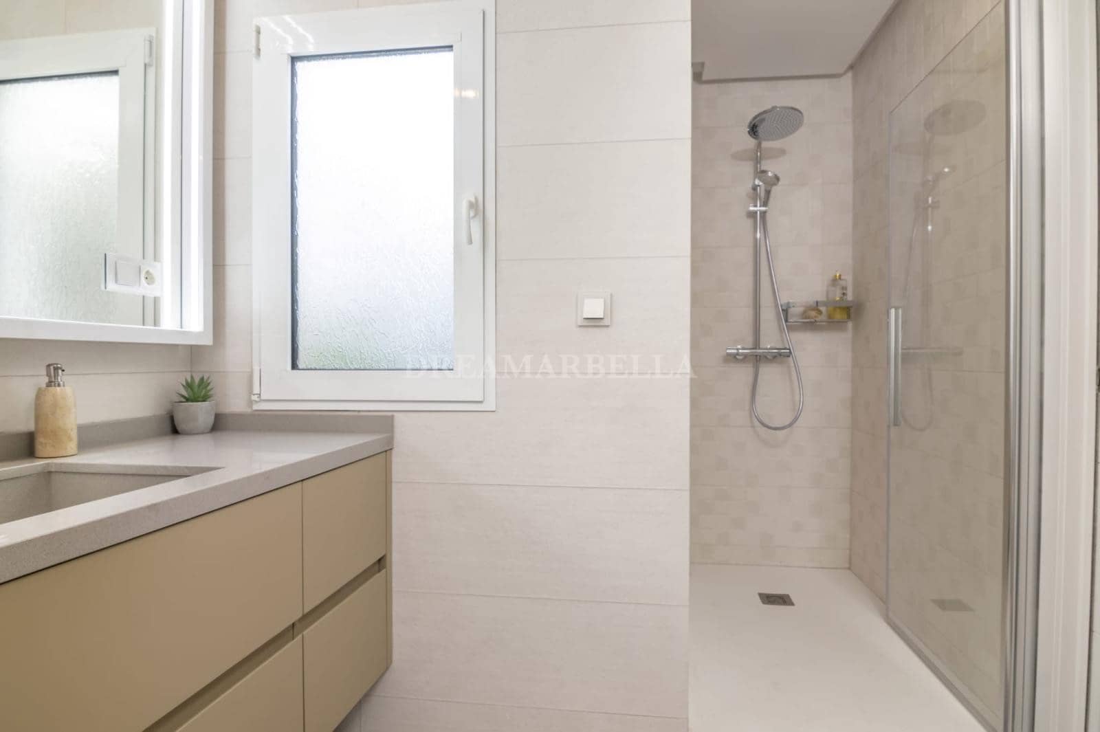 3 slaapkamer Penthouse te koop in Marbella met zwembad garage - € 1.250.000 (Ref: 9911406)