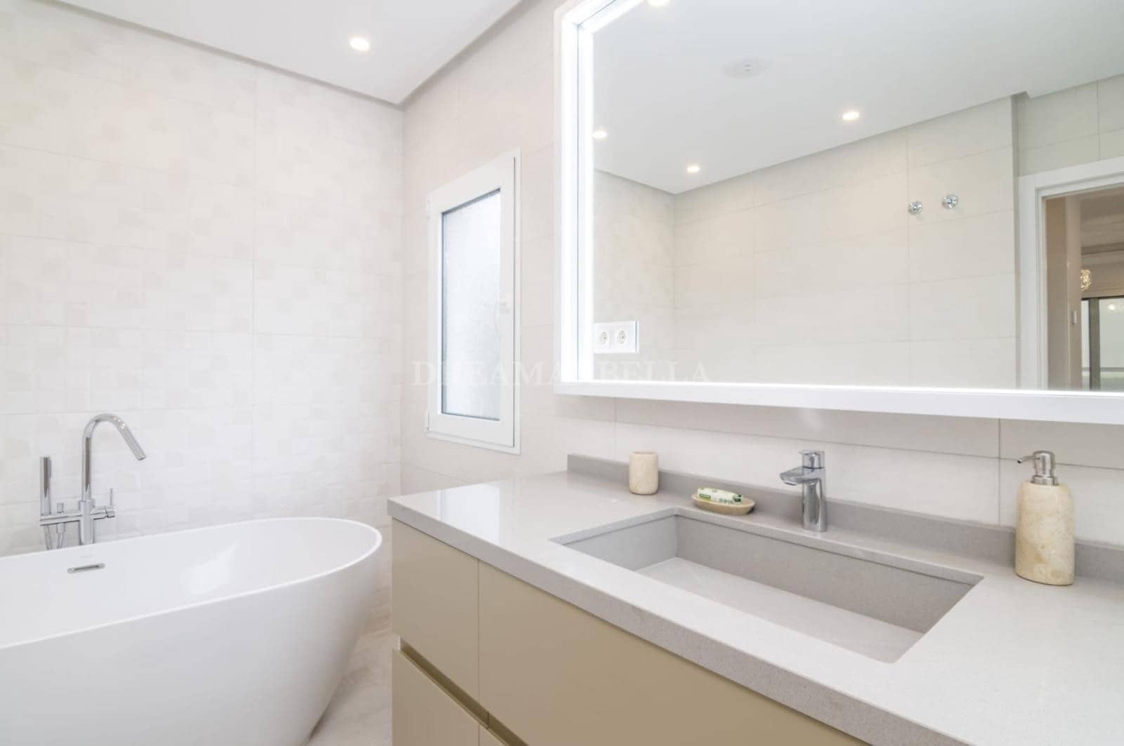 3 slaapkamer Penthouse te koop in Marbella met zwembad garage - € 1.250.000 (Ref: 9911406)