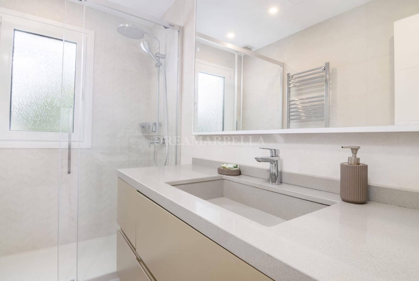3 slaapkamer Penthouse te koop in Marbella met zwembad garage - € 1.250.000 (Ref: 9911406)