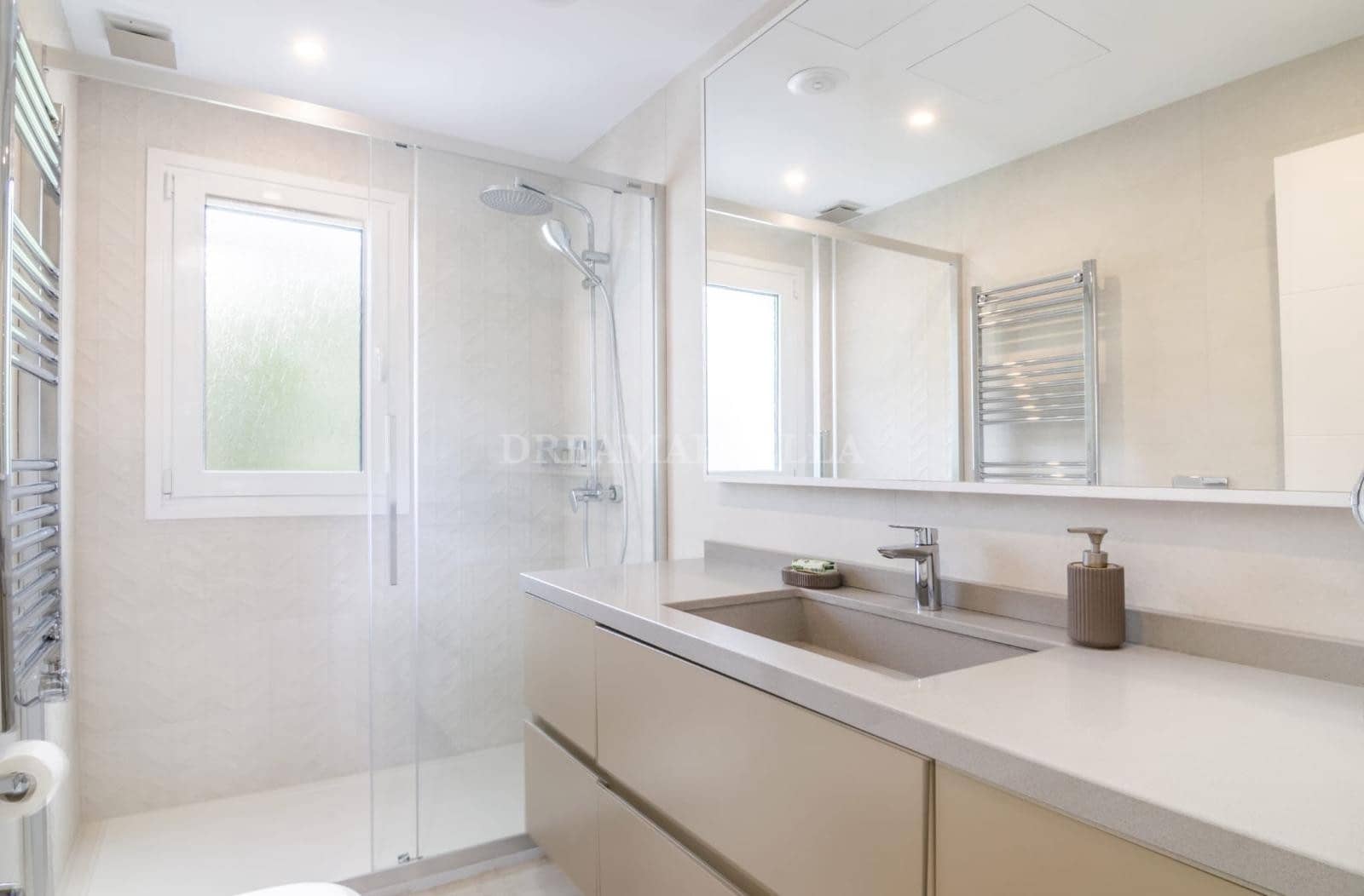 3 slaapkamer Penthouse te koop in Marbella met zwembad garage - € 1.250.000 (Ref: 9911406)