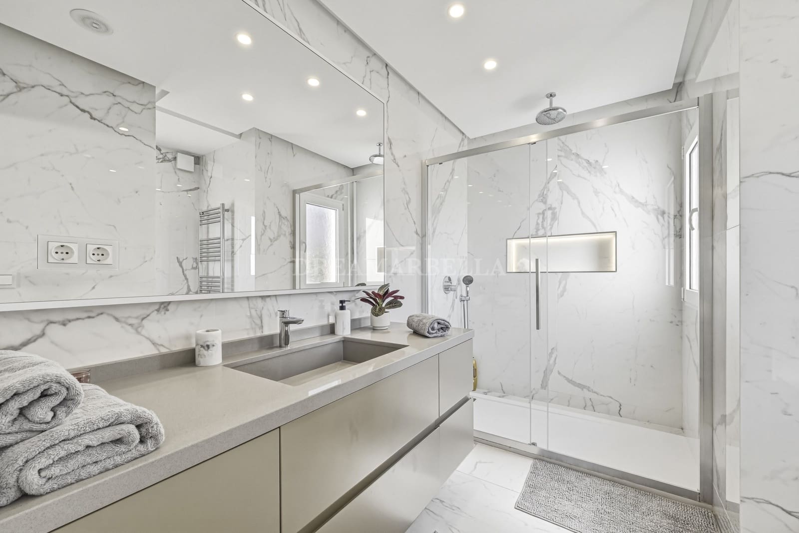 3 bedroom Penthouse for sale in Marbella with pool garage - € 1,250,000 (Ref: 9911406)