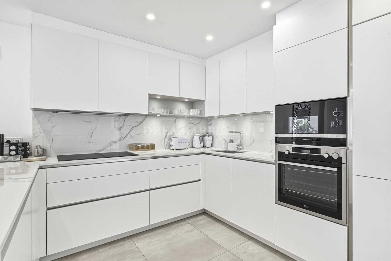 3 bedroom Penthouse for sale in Marbella with pool garage - € 1,250,000 (Ref: 9911406)