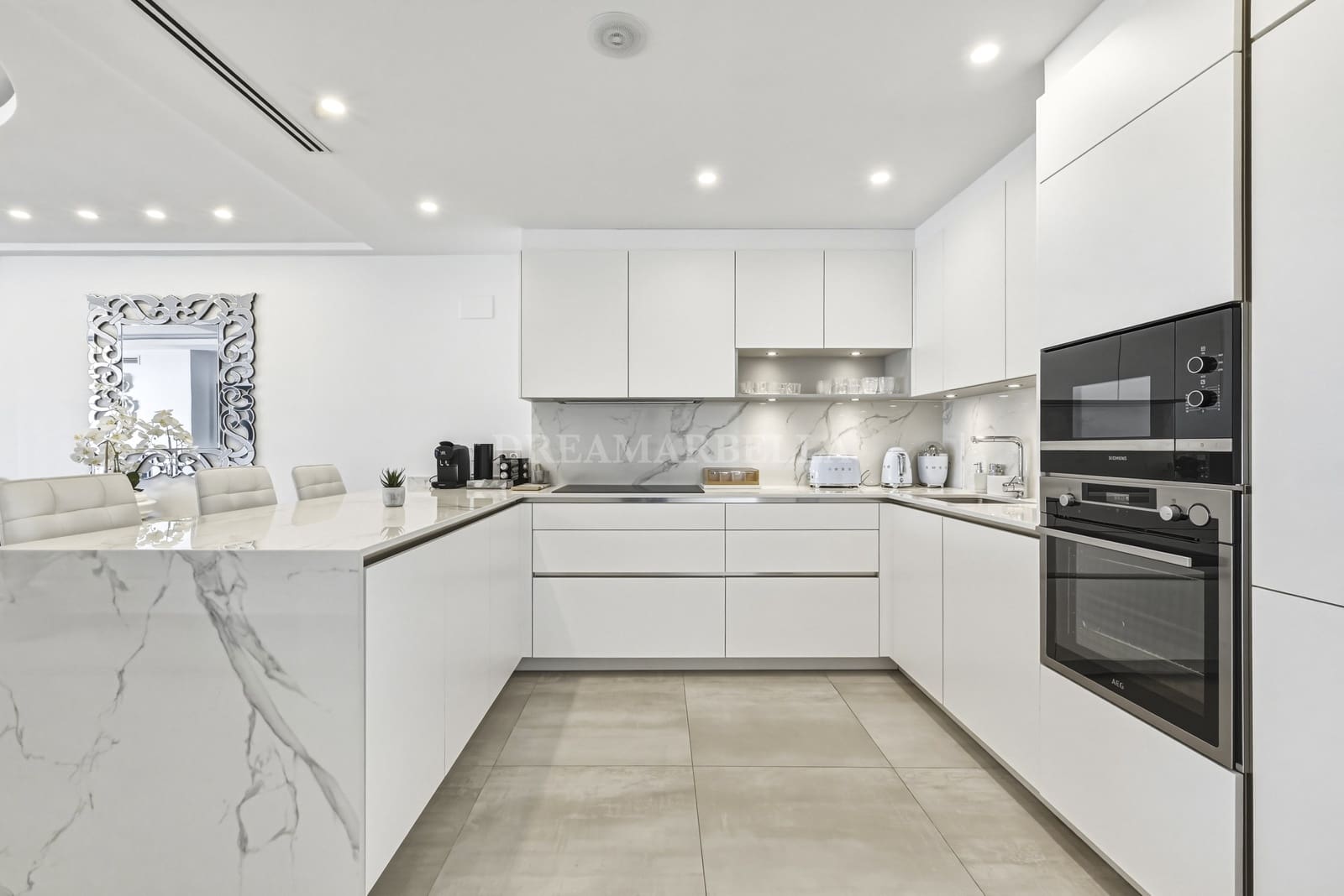3 bedroom Penthouse for sale in Marbella with pool garage - € 1,250,000 (Ref: 9911406)