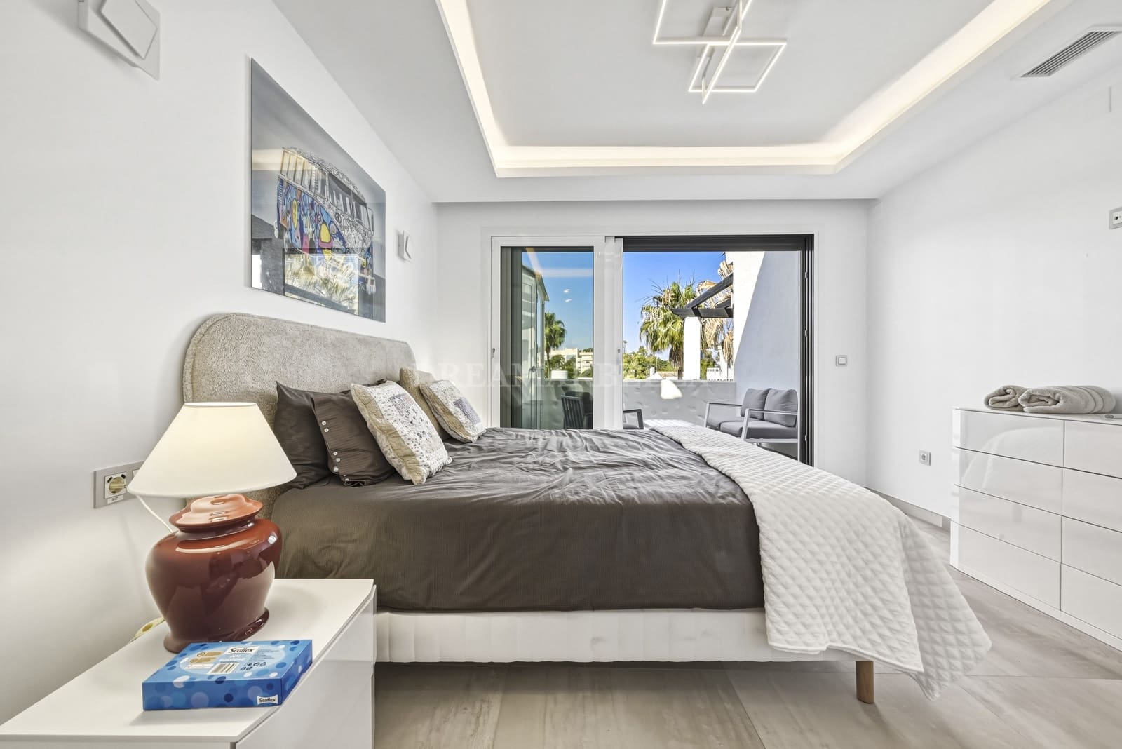 3 bedroom Penthouse for sale in Marbella with pool garage - € 1,250,000 (Ref: 9911406)