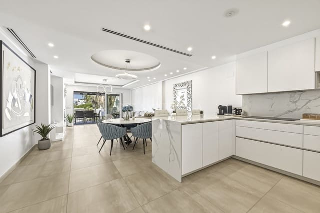 3 bedroom Penthouse for sale in Marbella with pool garage - € 1,250,000 (Ref: 9911406)