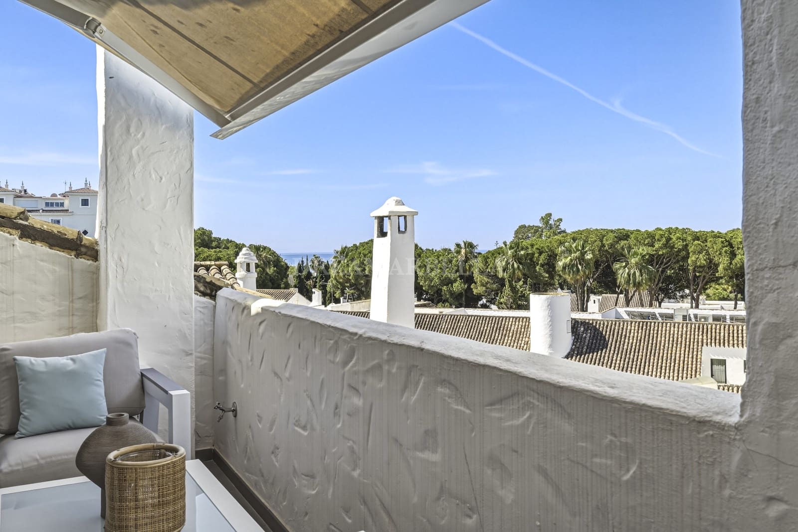3 bedroom Penthouse for sale in Marbella with pool garage - € 1,250,000 (Ref: 9911406)