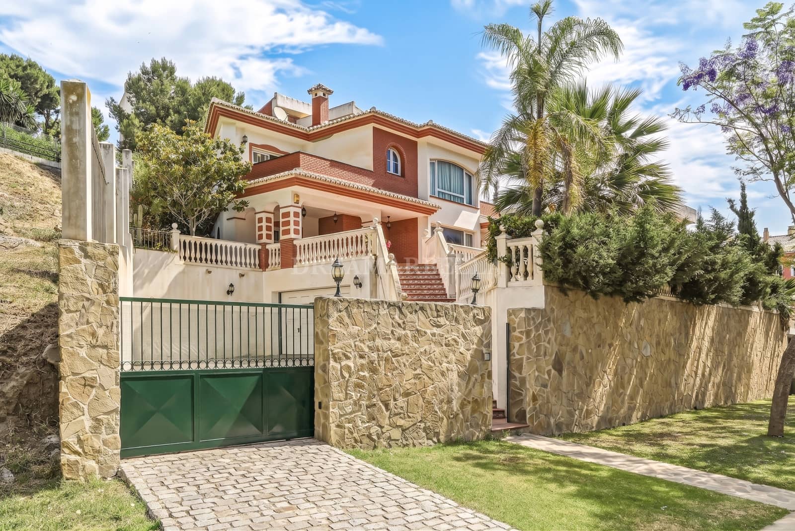 5 sovrum Villa till salu i Benalmadena med pool garage - 949 000 € (Ref: 9911407)