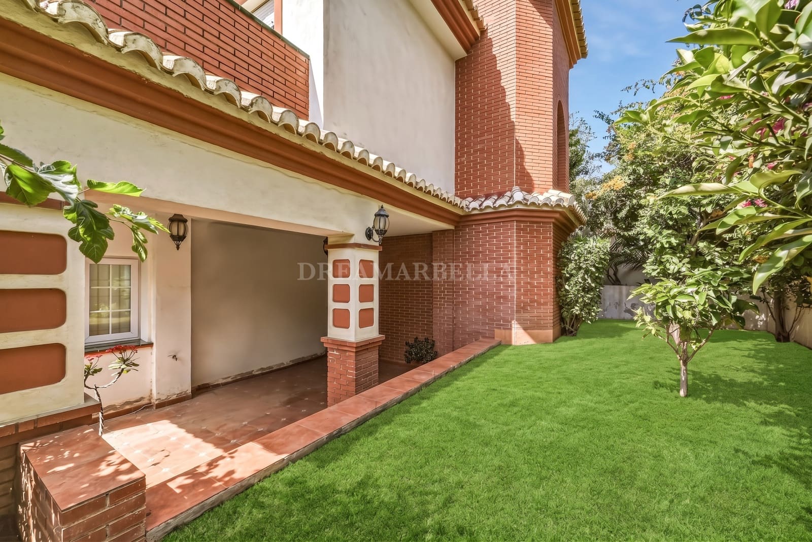 5 sovrum Villa till salu i Benalmadena med pool garage - 949 000 € (Ref: 9911407)