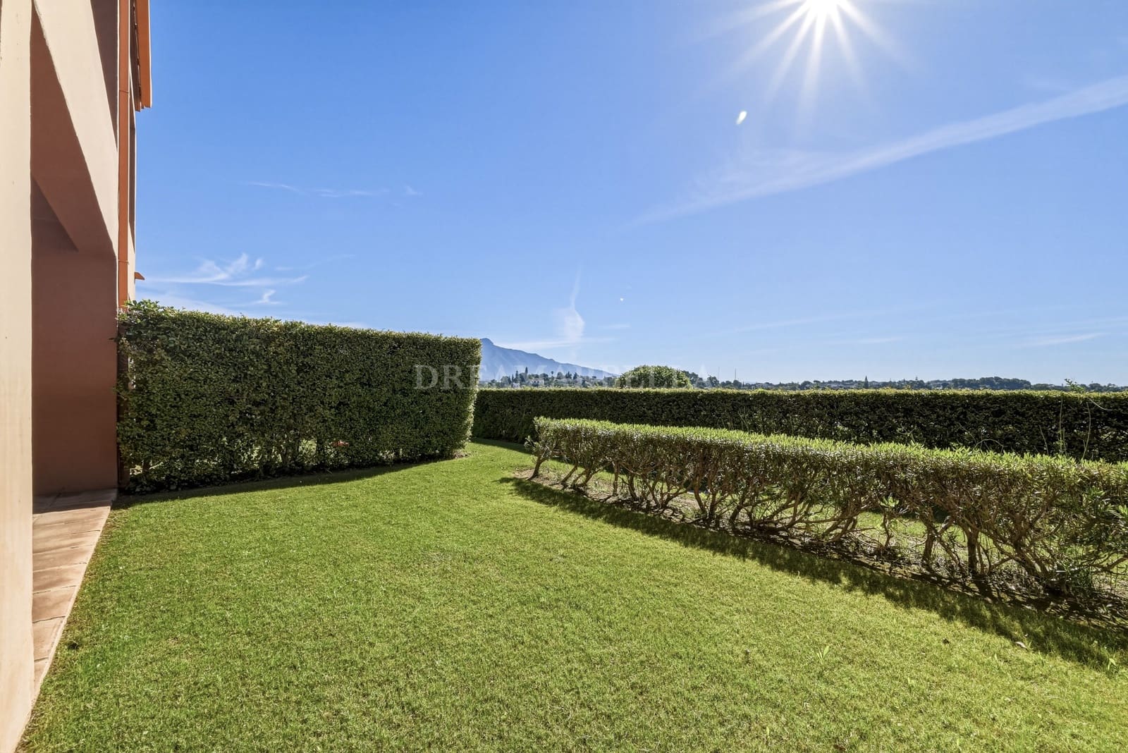 2 soveværelse Lejlighed til salg i Estepona med swimmingpool garage - € 455.000 (Ref: 9911410)