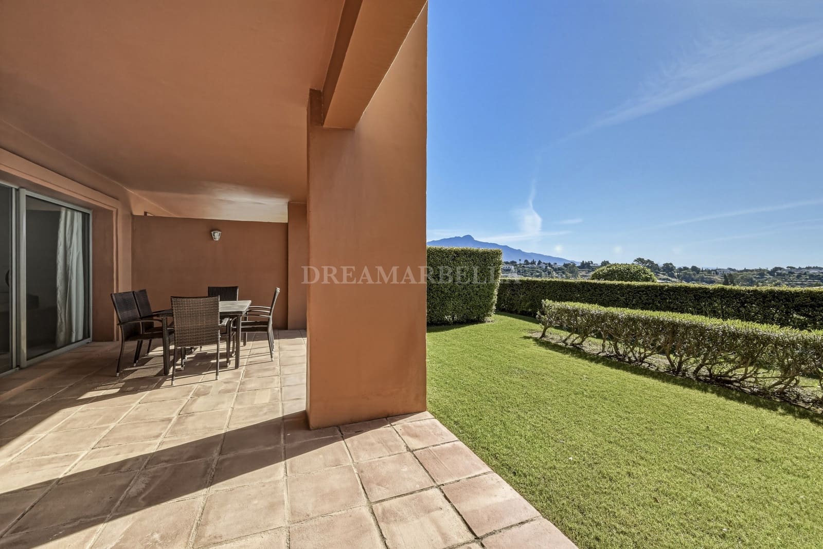 2 soveværelse Lejlighed til salg i Estepona med swimmingpool garage - € 455.000 (Ref: 9911410)