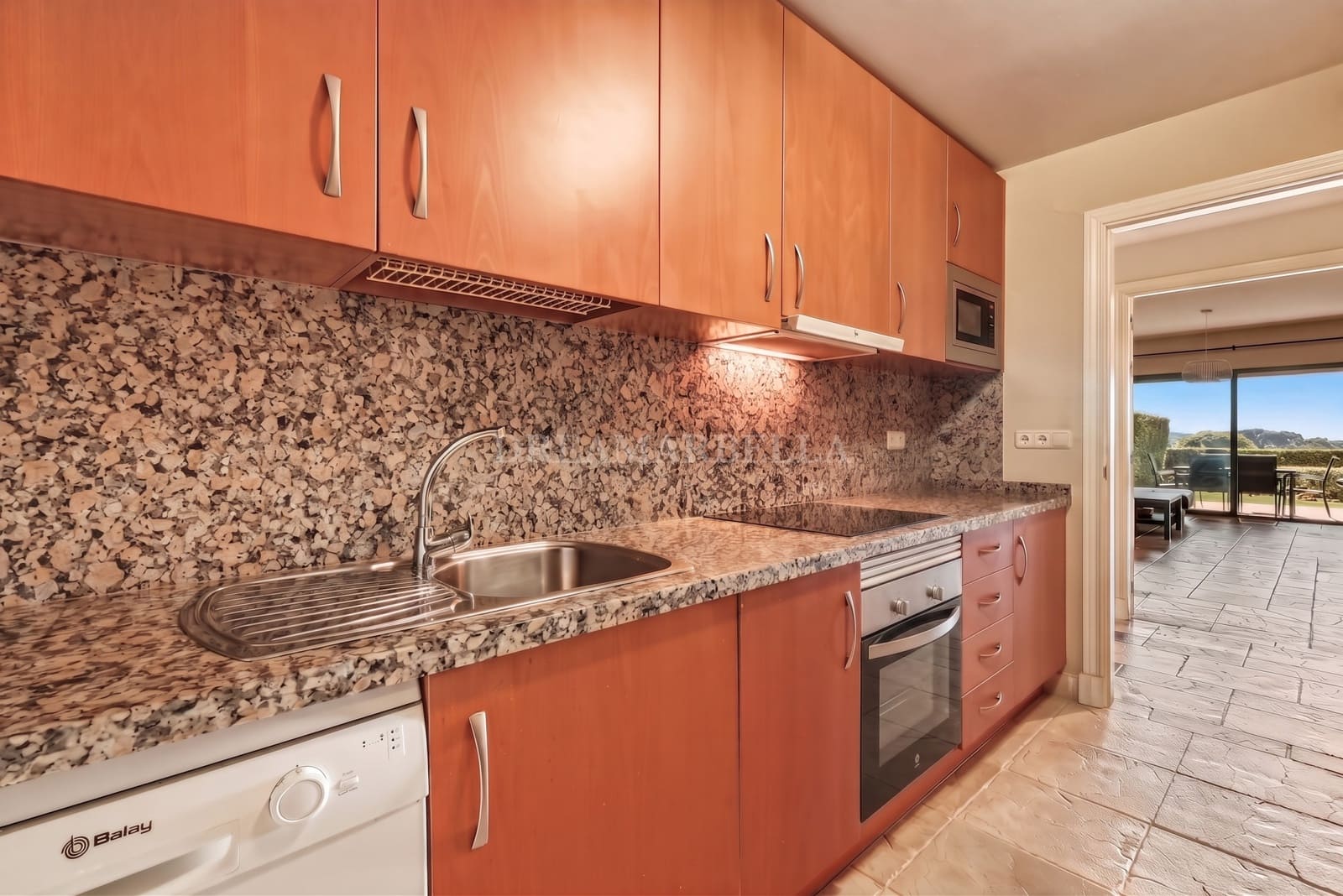 2 soveværelse Lejlighed til salg i Estepona med swimmingpool garage - € 455.000 (Ref: 9911410)