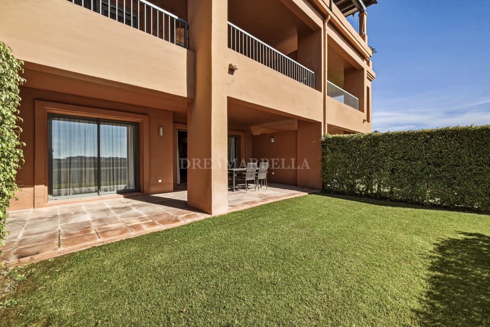 2 soveværelse Lejlighed til salg i Estepona med swimmingpool garage - € 455.000 (Ref: 9911410)